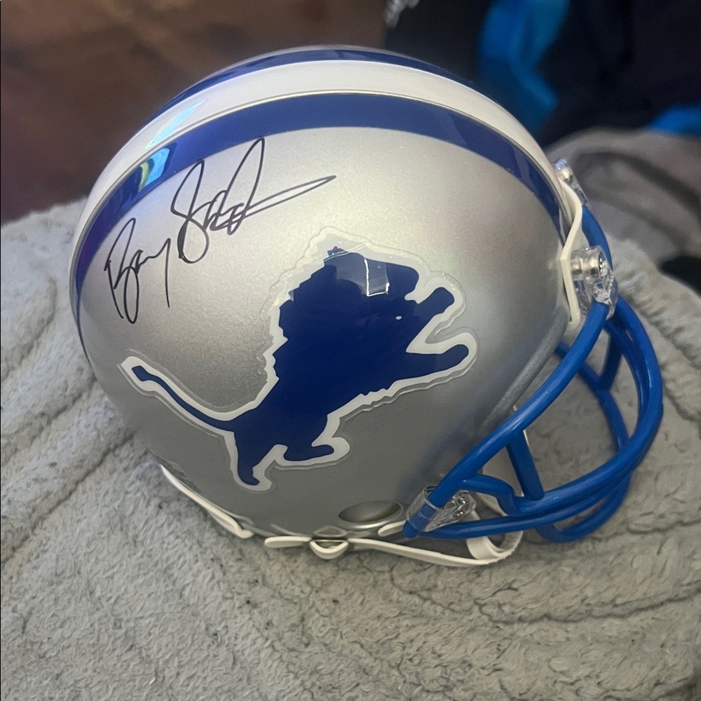 Detroit Lions Mini Helmet with Barry Saunders